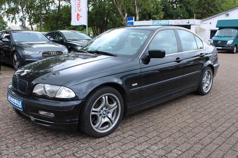 Black sapphire metallic (metallic) Gebraucht 2001 BMW 330 Sport Line Limousine | 3.499 € - Bild 1/4
