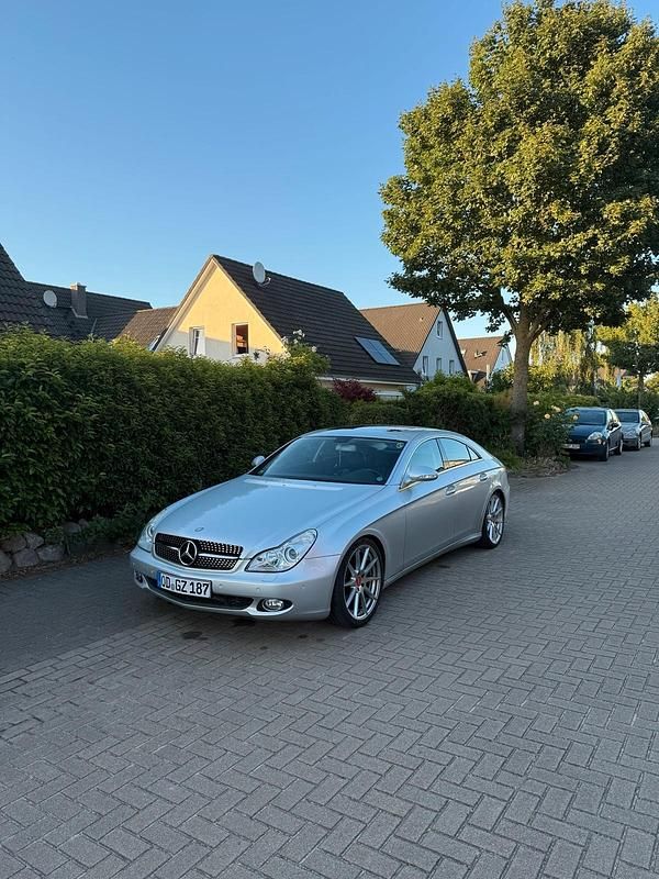 Silber Gebraucht 2004 Mercedes CLS350 Coupé | 11.500 € (Etwas zu teuer) - Bild 1/4