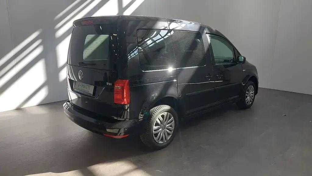 Gebraucht VW Caddy Trendline 125 PS (91 kW) 2016 Schwarz Van / Kleinbus