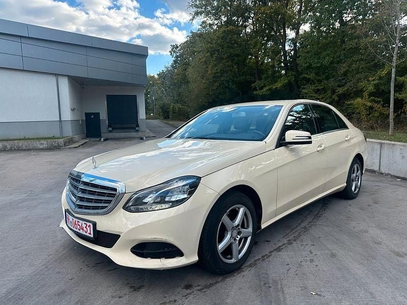Beige Gebraucht 2016 Mercedes E200 Limousine | 4.390 € (Guter Preis) - Bild 1/4