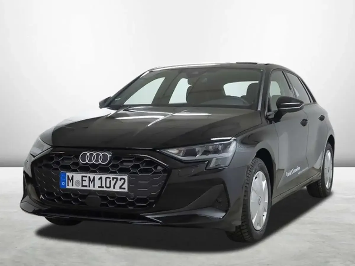 Gebraucht Audi A3 Basis 116 PS (85 kW) 2024 Brillantschwarz Limousine