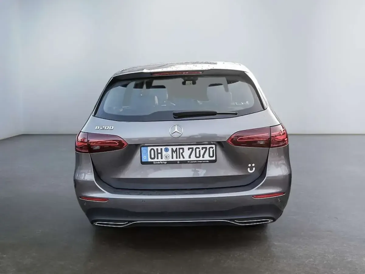 Gebraucht Mercedes B200 Progressive 163 PS (119 kW) 2025 Metalliclack mountaingrau Kleinwagen