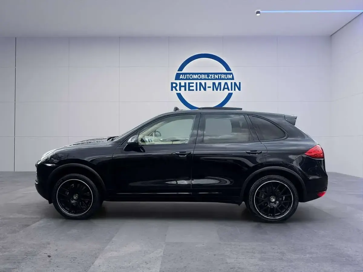 Gebraucht Porsche Cayenne 239 PS (175 kW) 2011 Tiefschwarzmetallic SUV