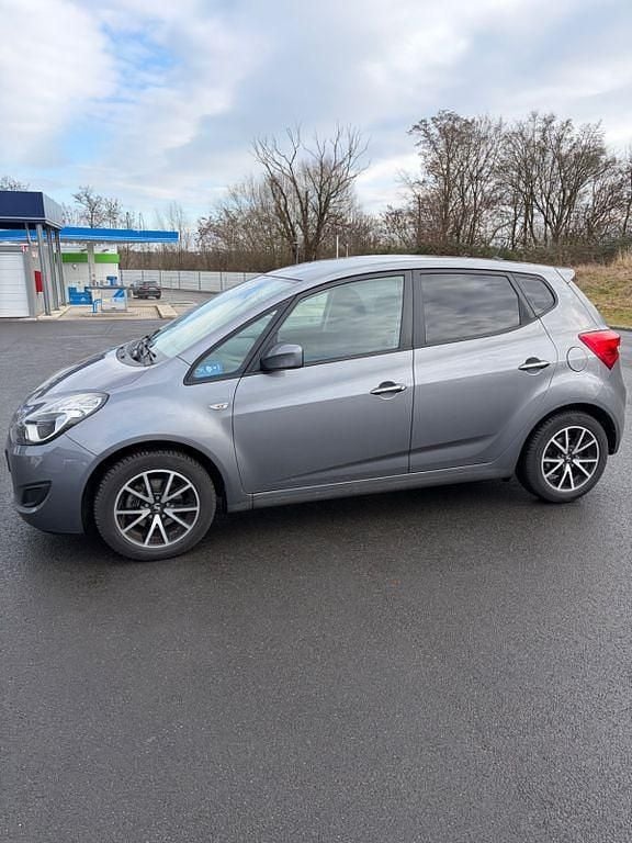 Grau Gebraucht 2013 Hyundai ix20 Edition Kleinwagen | 5.500 € (Fairer Preis) - Bild 1/4