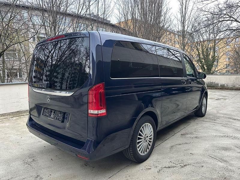 Gebraucht Mercedes V300 Edition 239 PS (175 kW) 2019 Blau Van / Kleinbus