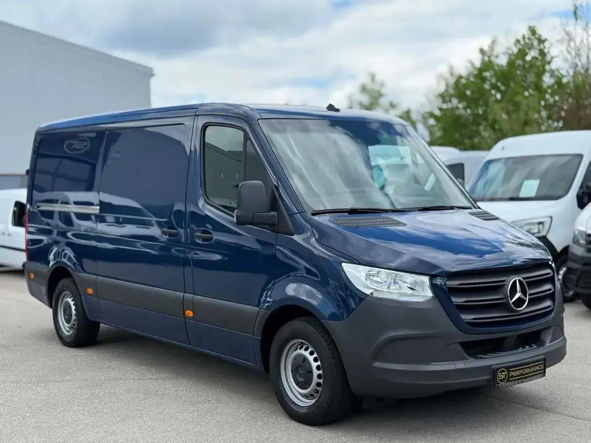 Używany Mercedes Sprinter 143 KM (105 kW) 2019 Niebieski Van
