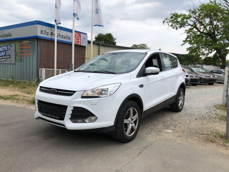 Weiß Gebraucht 2015 Ford Kuga SYNC Edition SUV | 7.950 € (Guter Preis) - Bild 1/4