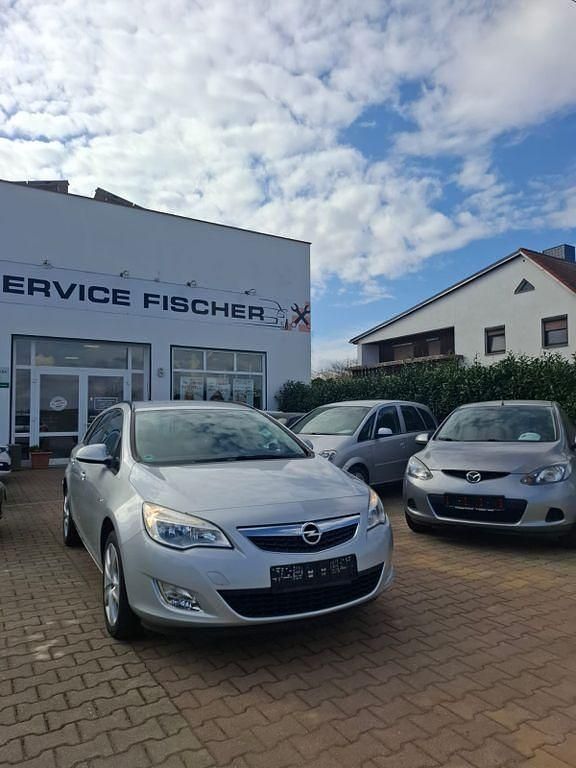 Gebraucht Opel Astra Design Edition 140 PS (102 kW) 2011 Silber Kombi