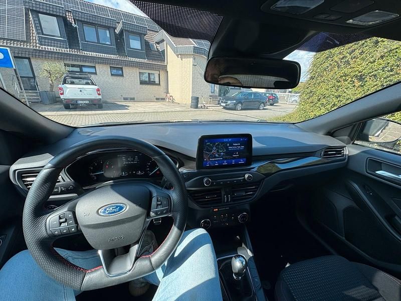 Gebraucht Ford Focus ST-Line 125 PS (91 kW) 2019 Schwarz Limousine