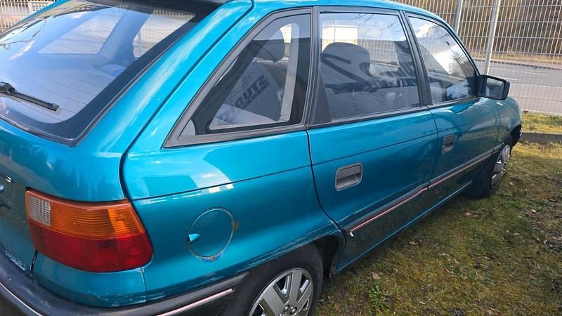 Usata Opel Astra 60 CV (44 kW) 1994 Blu Utilitaria