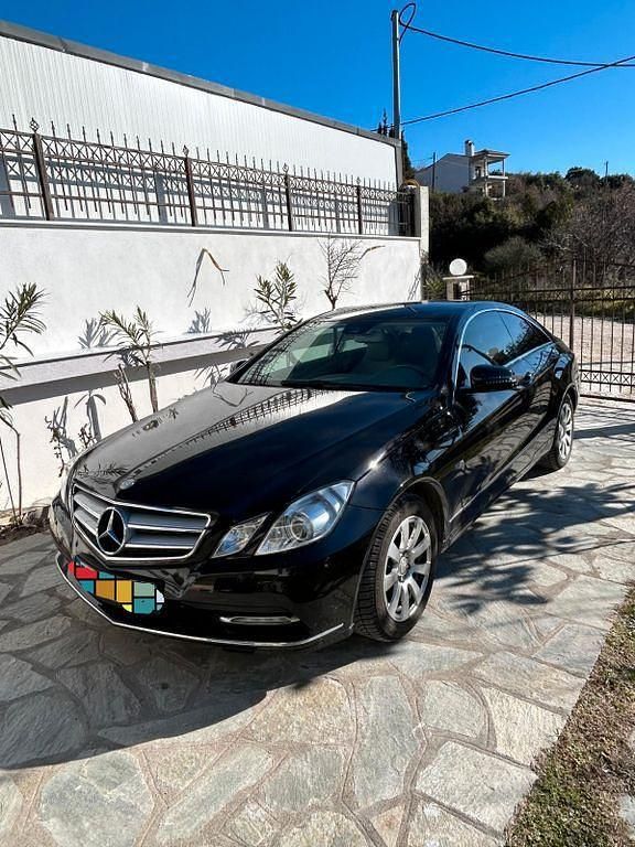 Beige Gebraucht 2011 Mercedes E200 Avantgarde Coupé | 11.900 € (Fairer Preis) - Bild 1/4