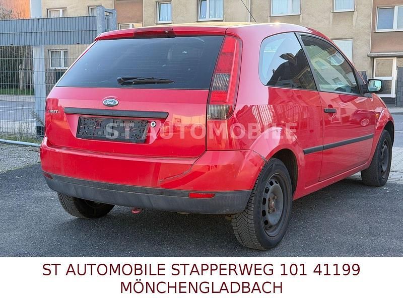 Gebraucht Ford Fiesta Basis 60 PS (44 kW) 2003 Rot Kleinwagen