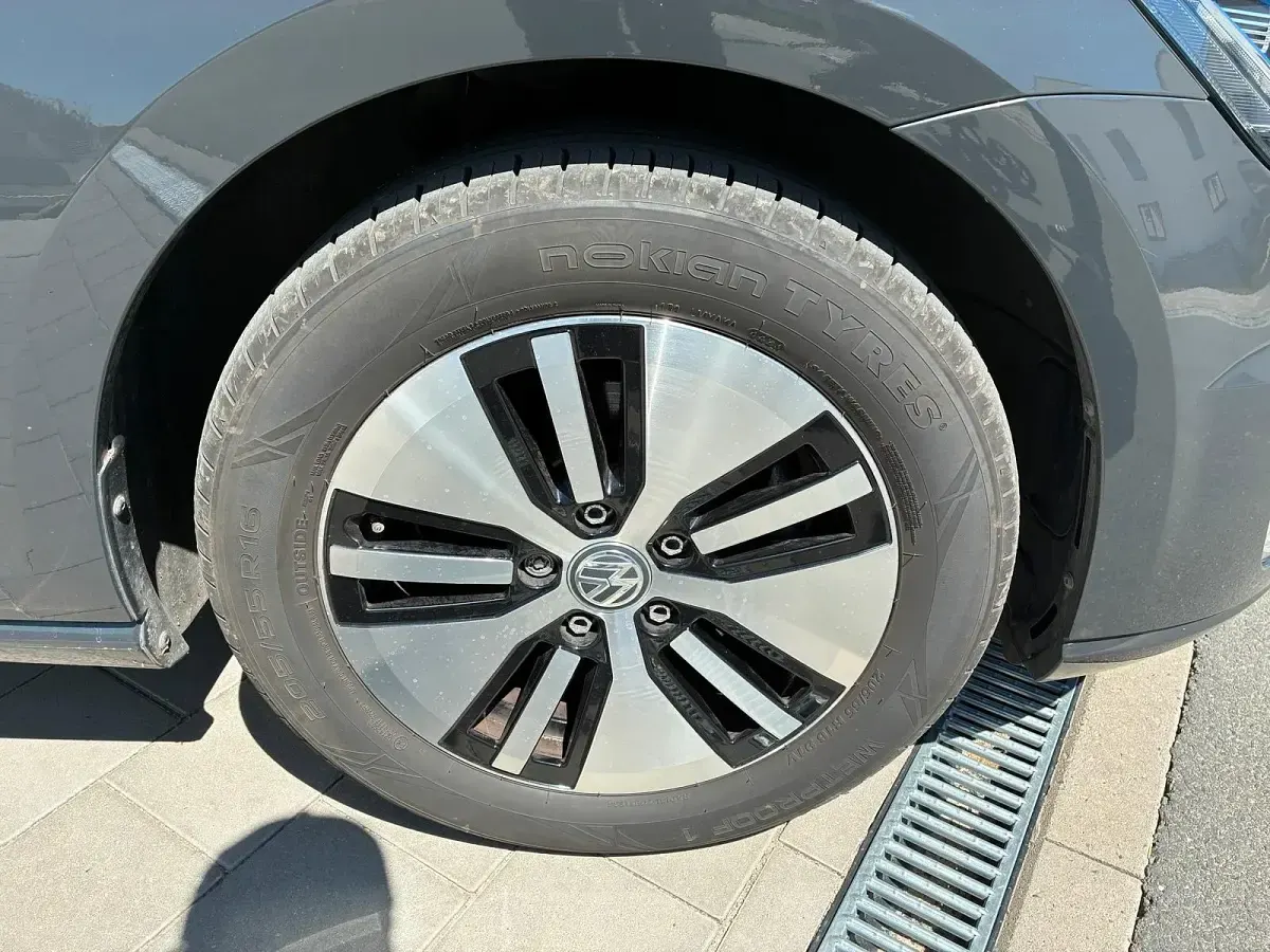 Gebraucht VW e-Golf 100 kW (136 PS) 2021 Grau Kleinwagen