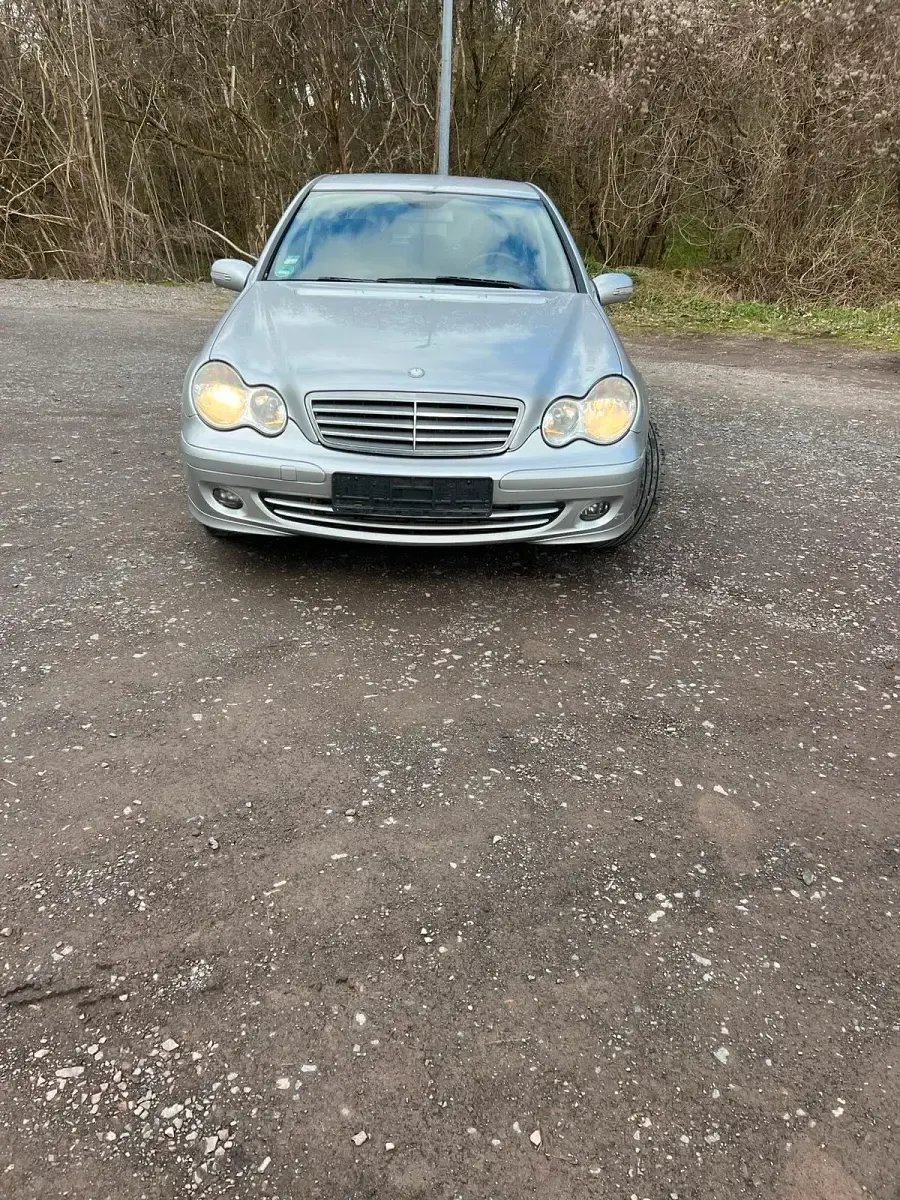 Gebraucht Mercedes C180 143 PS (105 kW) 2007 Silber Limousine