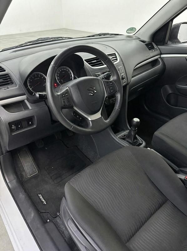 Gebraucht Suzuki Swift 94 PS (69 kW) 2013 Weiß Kleinwagen
