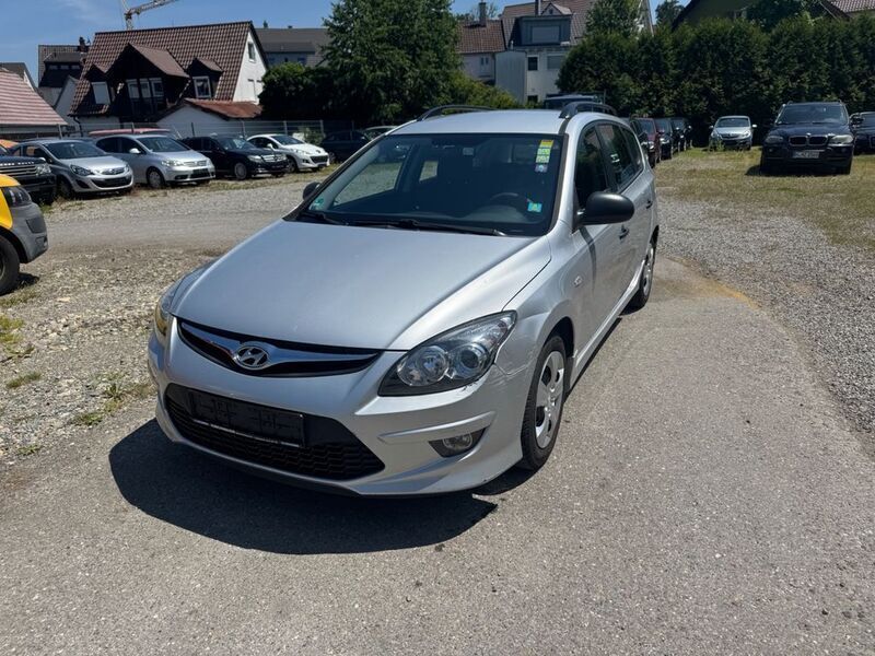 Silber Gebraucht 2012 Hyundai i30 Edition Kombi | 2.750 € (Superpreis) - Bild 1/4