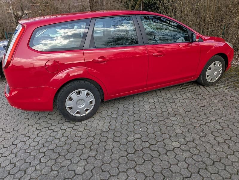 Gebraucht Ford Focus 100 PS (73 kW) 2008 Rot Kombi