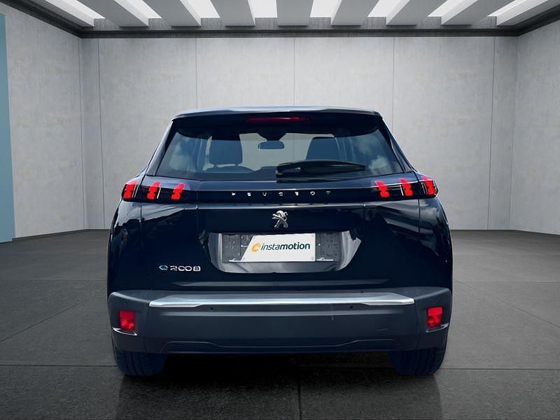 Gebraucht Peugeot e-2008 Active 100 kW (136 PS) 2022 Schwarz SUV