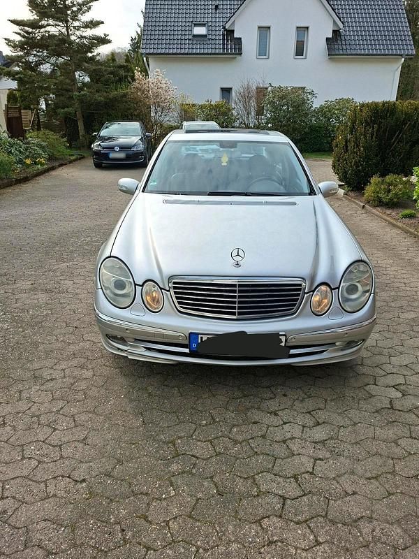 Gebraucht Mercedes E500 306 PS (225 kW) 2002 Silber Limousine