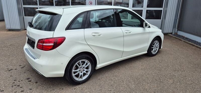 Gebraucht Mercedes B200 156 PS (114 kW) 2017 Weiß Van / Kleinbus