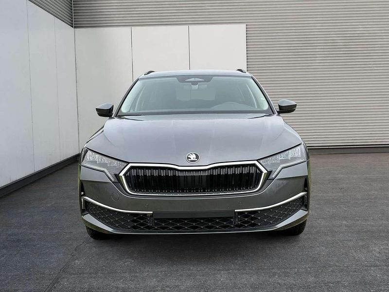 Neu Skoda Octavia Selection 150 PS (110 kW) 2025 Graphitegrau metallic Kombi