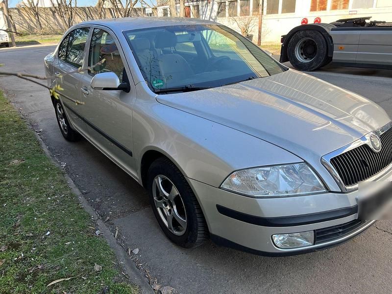 Gebraucht Skoda Octavia Elegance 102 PS (75 kW) 2005 Silber Limousine