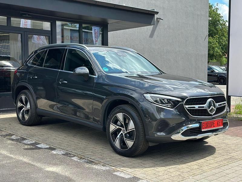 Grau Gebraucht 2023 Mercedes GLC400d SUV | 57.990 € (Superpreis) - Bild 1/4