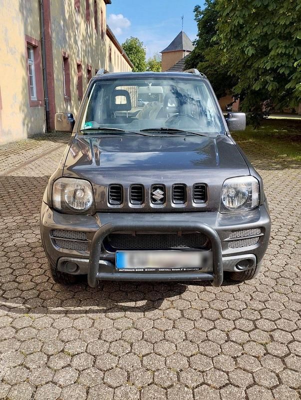 Grau Gebraucht 2012 Suzuki Jimny Comfort SUV | 9.500 € (Superpreis) - Bild 1/4