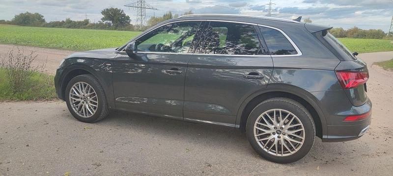 Grau Gebraucht 2019 Audi Q5 Sport SUV | 26.800 € (Guter Preis) - Bild 1/4