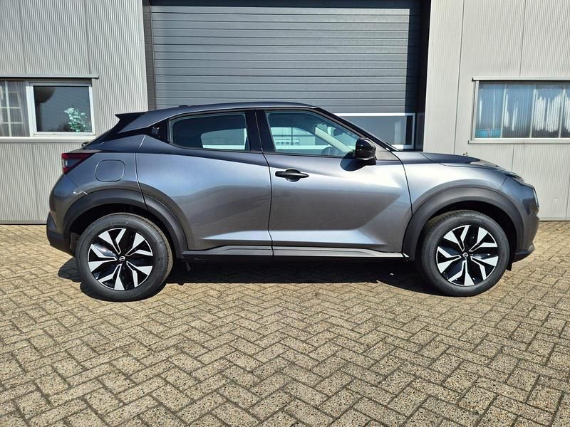 Neu Nissan Juke Acenta 114 PS (83 kW) 2026 Dark grey SUV