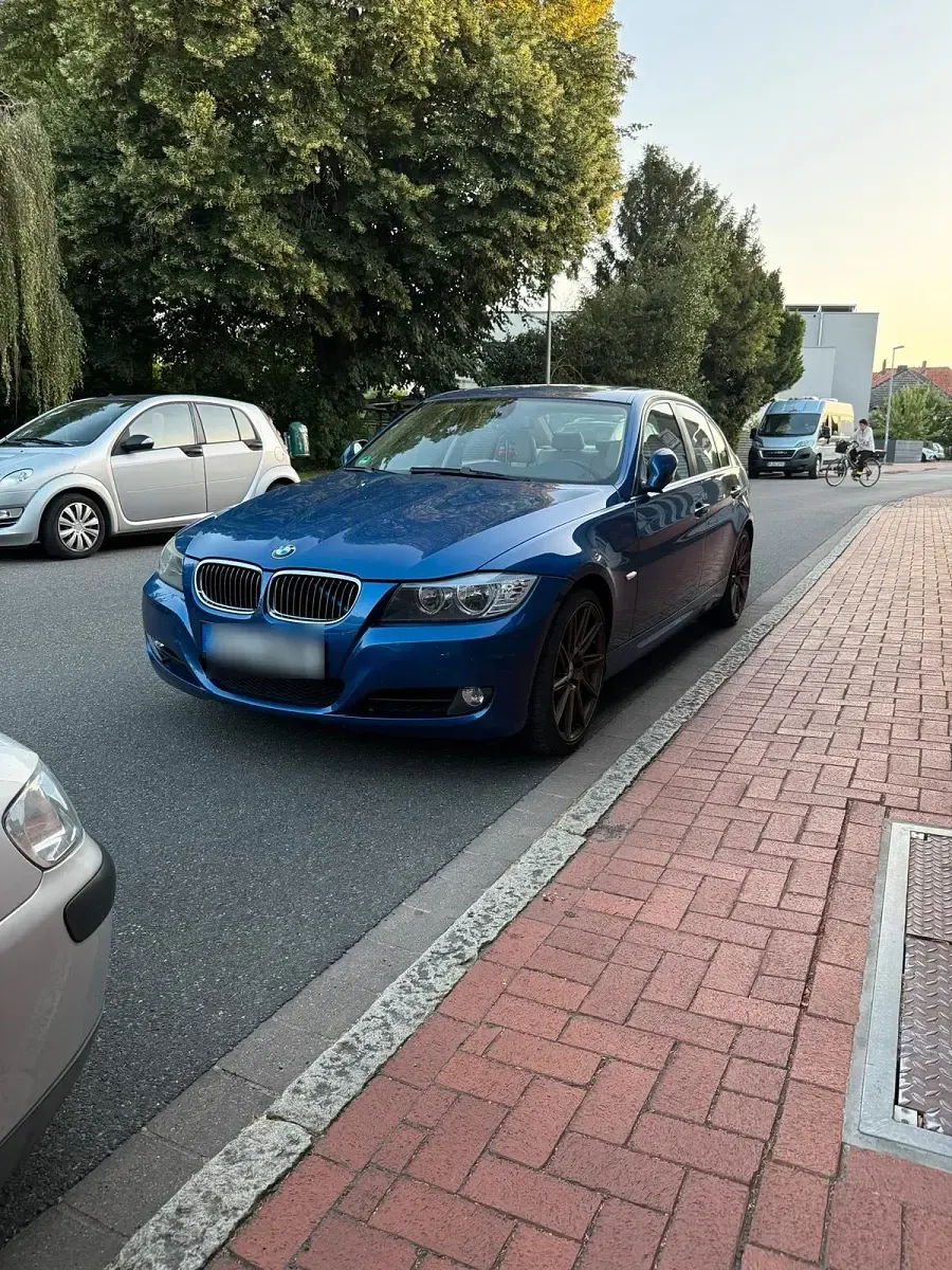 Gebraucht BMW 325 218 PS (160 kW) 2008 Blau Limousine