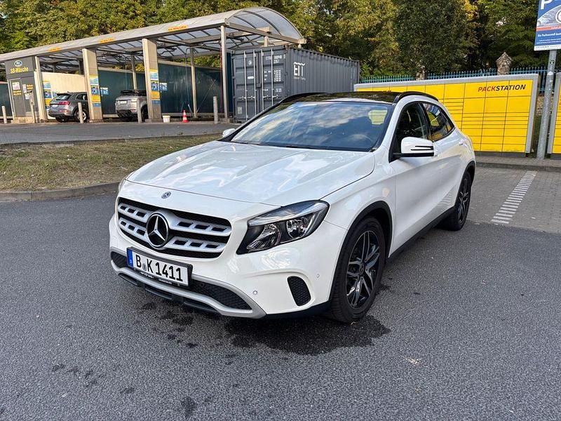 Weiß Gebraucht 2019 Mercedes GLA180 SUV | 22.950 € (Fairer Preis) - Bild 1/4