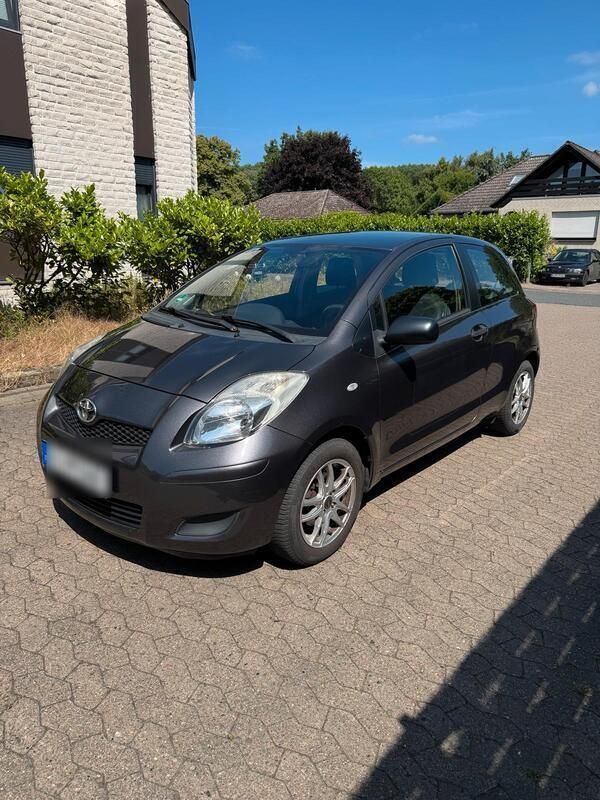 Grau Gebraucht 2009 Toyota Yaris Kleinwagen | 1.700 € - Bild 1/4