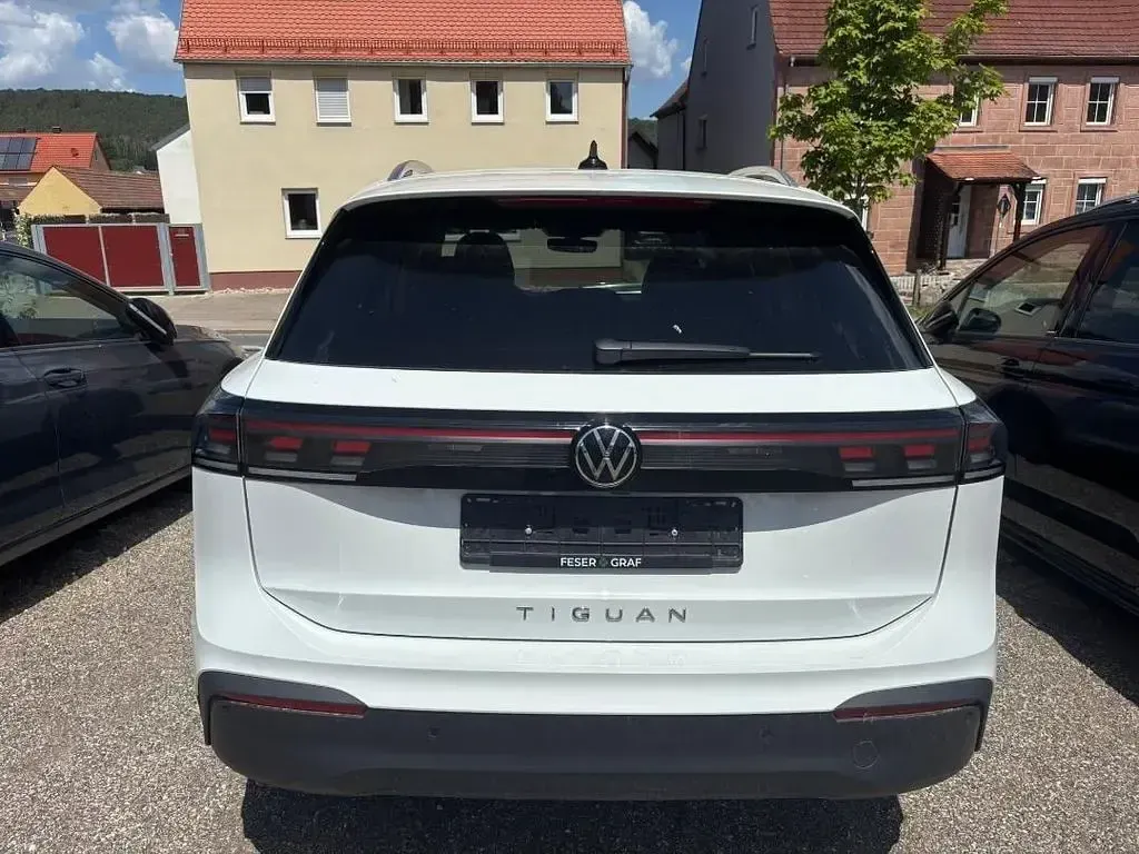 Gebraucht VW Tiguan Life 150 PS (110 kW) 2025 Pure white SUV