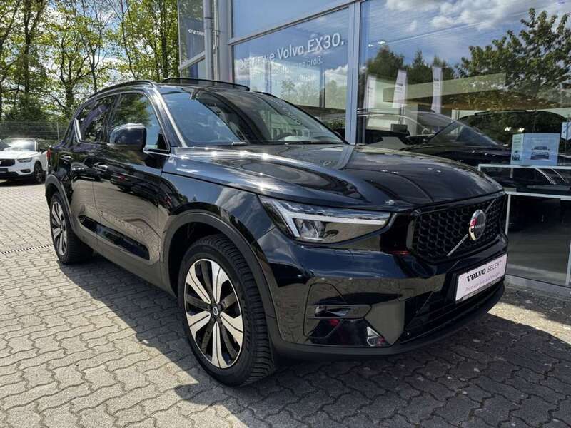 Onyx black (metallic) Gebraucht 2023 Volvo XC40 Ultimate SUV | 37.980 € (Fairer Preis) - Bild 1/4