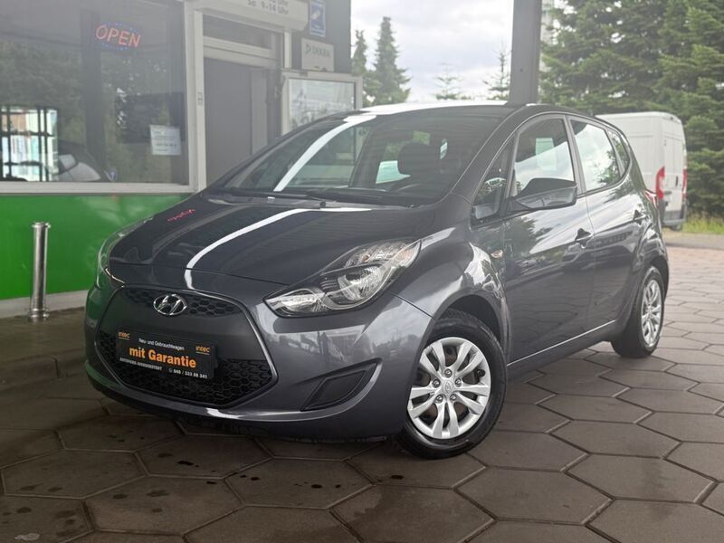 Grau Gebraucht 2016 Hyundai ix20 Classic Van / Kleinbus | 9.990 € (Fairer Preis) - Bild 1/3