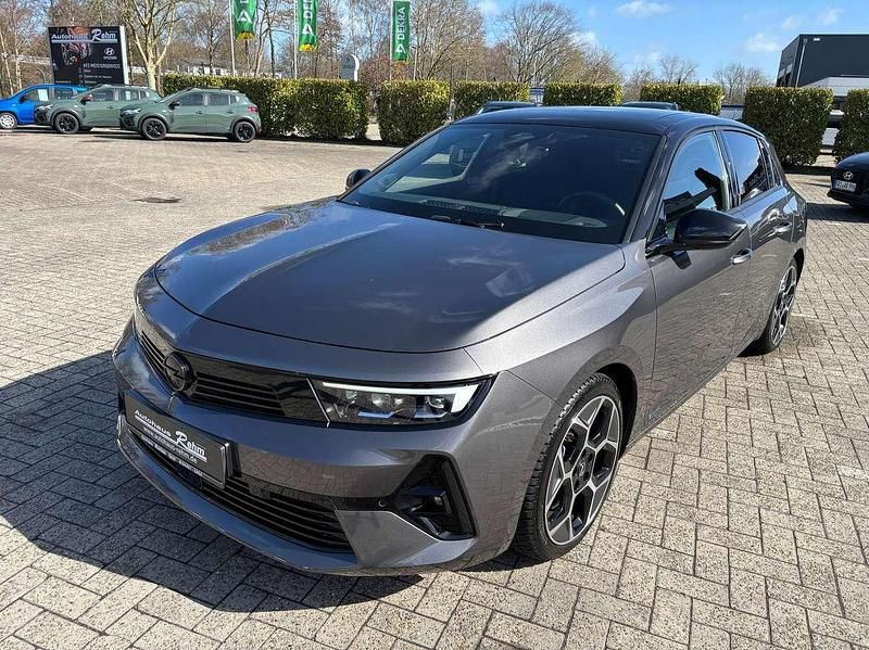 Gebraucht Opel Astra Ultimate 224 PS (164 kW) 2022 Mondstein grau/e:vulkan grau Kleinwagen