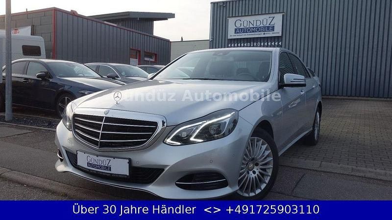 Silber Gebraucht 2015 Mercedes E200 Elegance Limousine | 16.499 € (Fairer Preis) - Bild 1/4