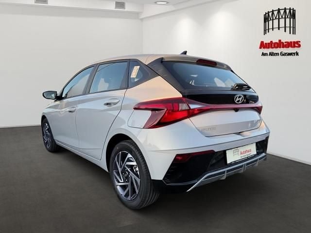 Neu Hyundai i20 101 PS (74 kW) 2025 Lumen grey / mic (grau) Kleinwagen