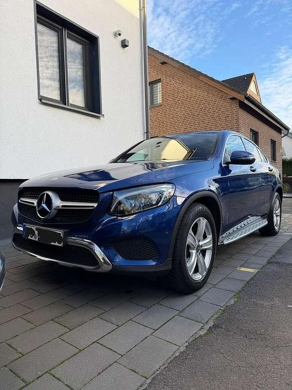 Blau Gebraucht 2019 Mercedes GLC350 SUV | 31.000 € (Fairer Preis) - Bild 1/4