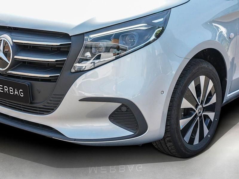 Gebraucht Mercedes Vito 163 PS (119 kW) 2024 Hightech silber Van