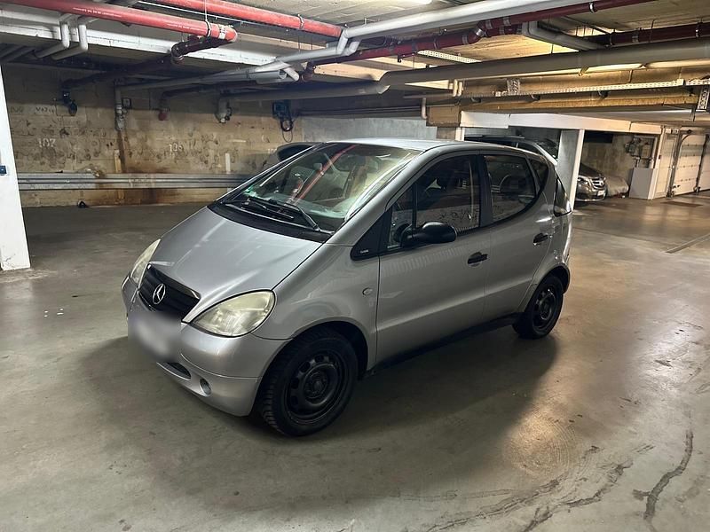 Grau Gebraucht 2001 Mercedes A160 Classic Limousine | 750 € (Superpreis) - Bild 1/4