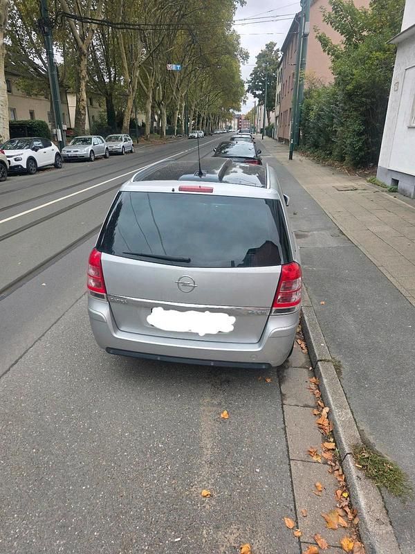 Gebraucht Opel Zafira 120 PS (88 kW) 2011 Silber Van / Kleinbus