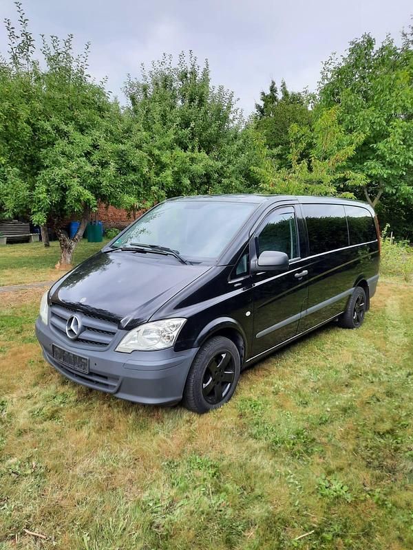 Schwarz Gebraucht 2011 Mercedes Viano Van / Kleinbus | 7.500 € - Bild 1/4