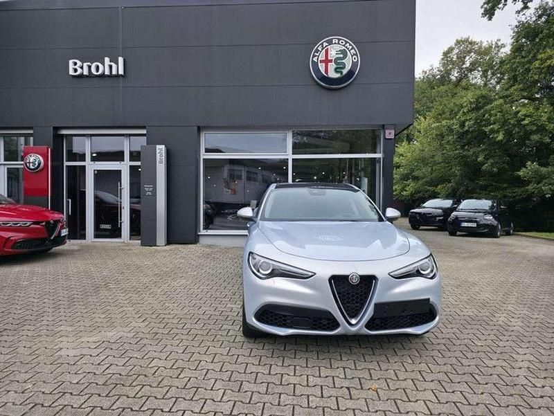 Perla lunare Gebraucht 2021 Alfa Romeo Stelvio Lusso SUV | 34.500 € (Etwas zu teuer) - Bild 1/4