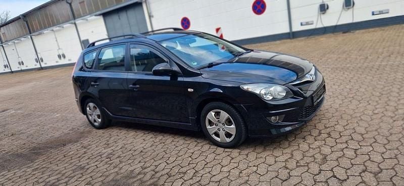 Gebraucht Hyundai i30 Edition 105 PS (77 kW) 2011 Schwarz Kombi