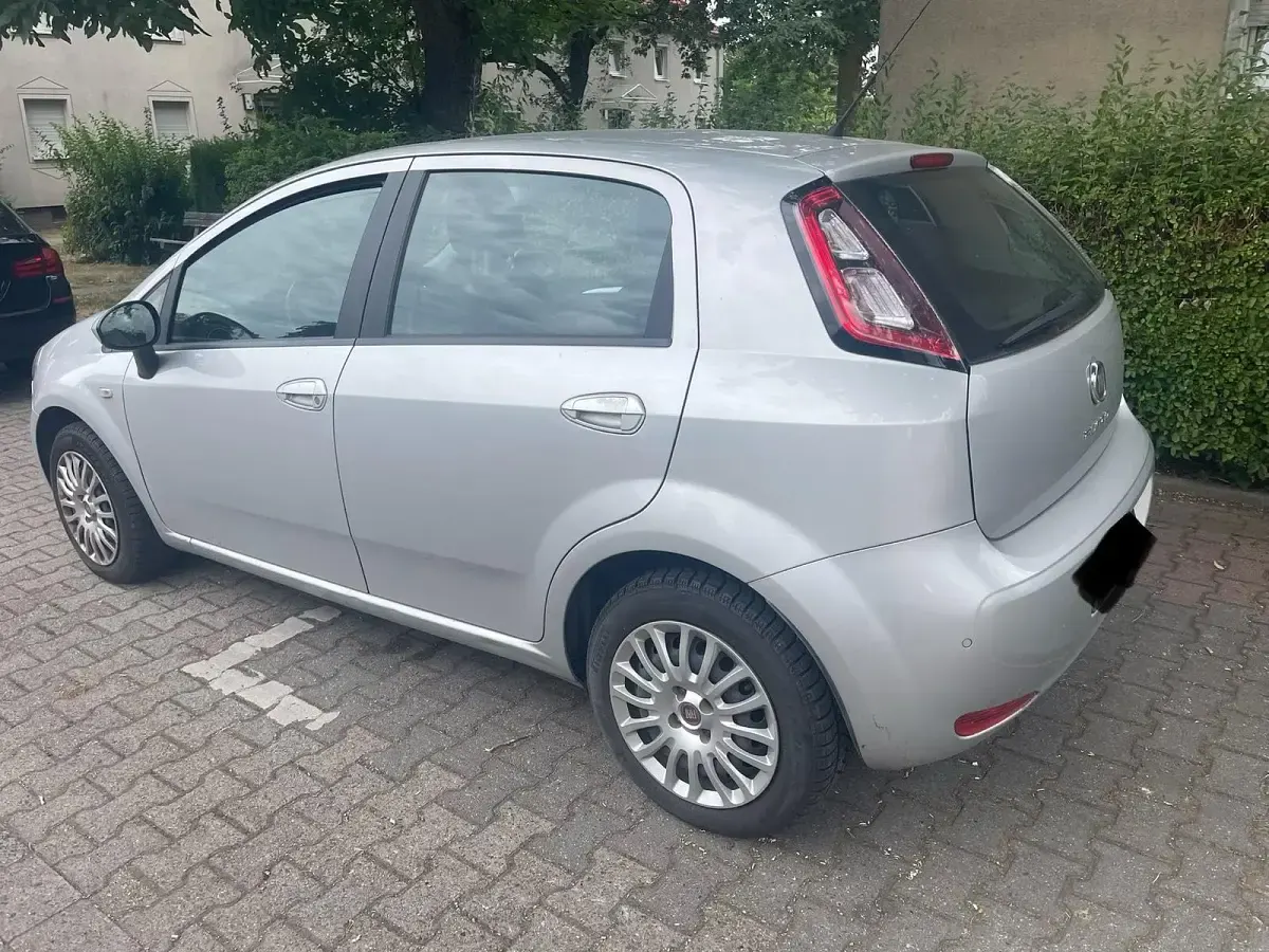 Gebraucht Fiat Punto 77 PS (56 kW) 2012 Grau Kleinwagen
