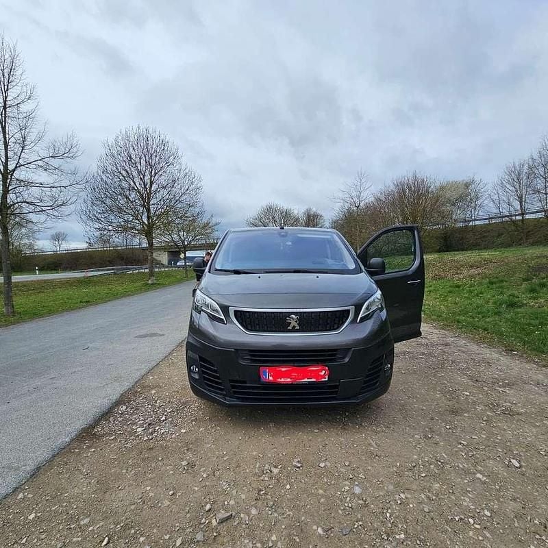 Gebraucht Peugeot Expert 177 PS (130 kW) 2018 Grau Van
