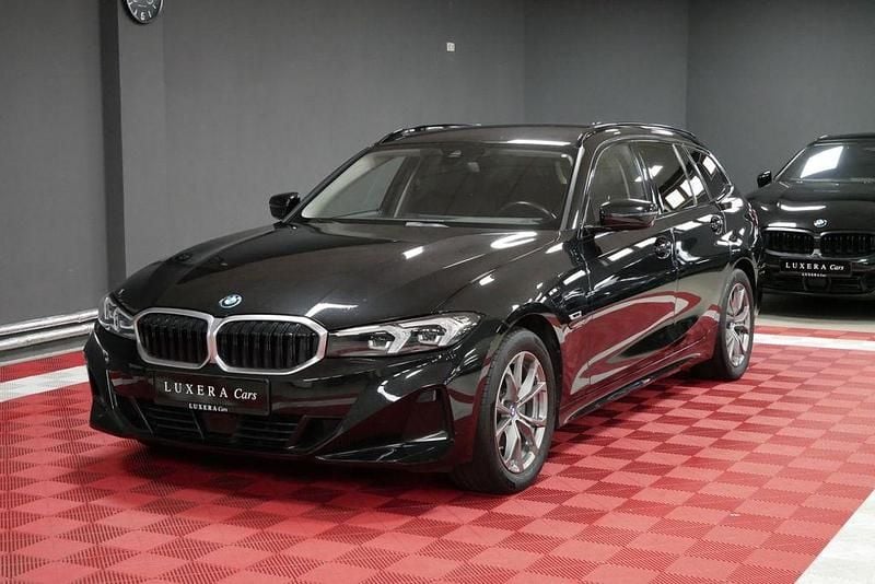 Gebraucht BMW 330e Sport Line 292 PS (214 kW) 2022 Schwarz Kombi