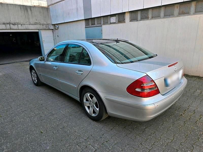 Second-hand Mercedes E220 150 CP (110 kW) 2002 Gri Berlinǎ